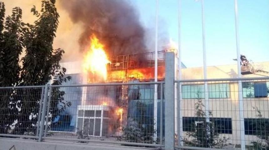 Tekirdağ'da Boya Fabrikasında Yangın