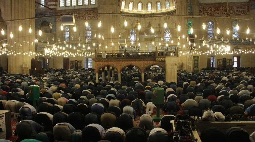 Selimiye Camii Bayram Sabahı Doldu Taştı