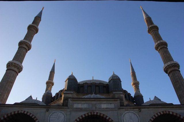 Selimiye Camii Bayram Sabahı Doldu Taştı