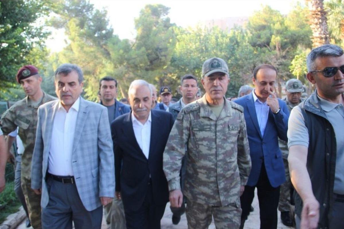 Orgeneral Hulisi Akar Ve Bakan Fakıbaba Bayram Namazını Balıklıg&ouml;l&rsquo;de Kıldı