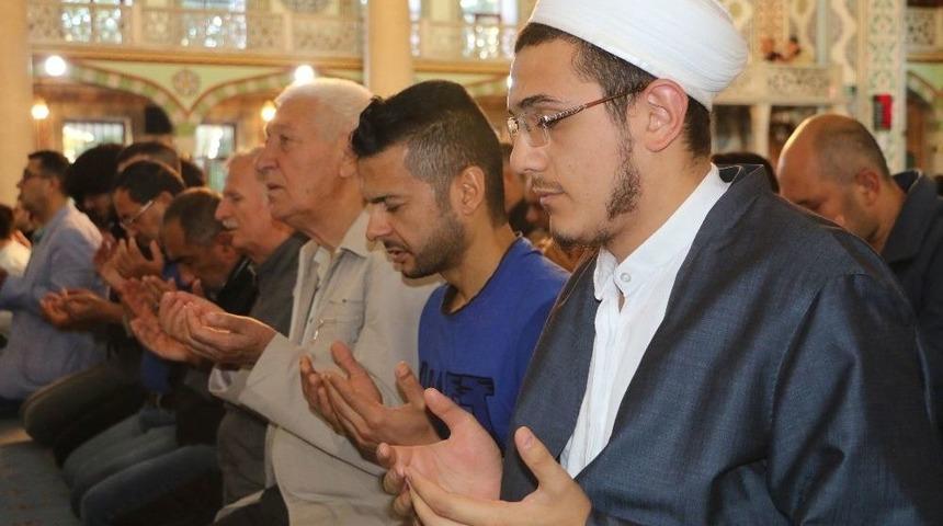 Eskişehir&rsquo;de Bayram Namazında Camiler Doldu