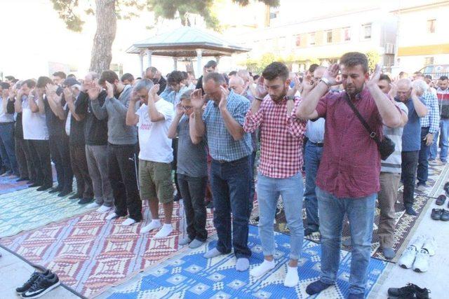 Tekirdağ’da Bayram Namazında Camiler Doldu Taştı