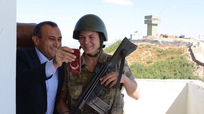 Tunceli&rsquo;de N&ouml;betteki Askere "baba" S&uuml;rprizi