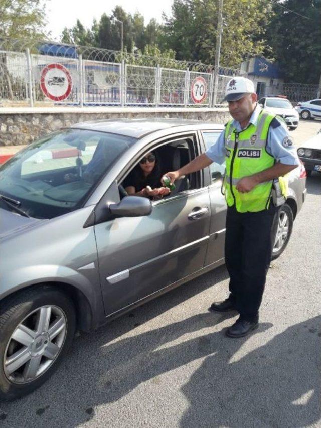 Tarsus Bölge Trafik Ekiplerinden Şekerli Çikolatalı Uygulama