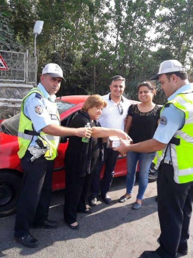 Tarsus Bölge Trafik Ekiplerinden Şekerli Çikolatalı Uygulama