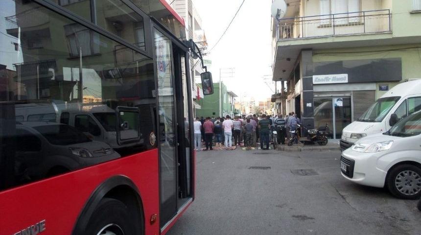 Cemaat Yolda Namaz Kıldı, Halk Otob&uuml;s&uuml; Kontak Kapattı