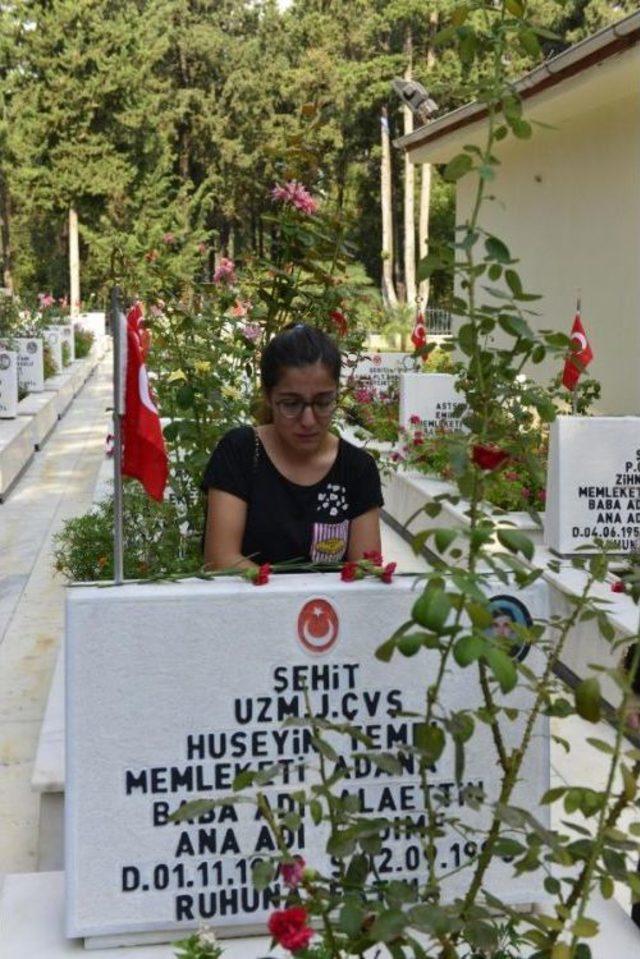 Şehit Kızı 2.5 Yaşındayken Kaybettiği Babasının Mezarında Gözyaşı Döktü