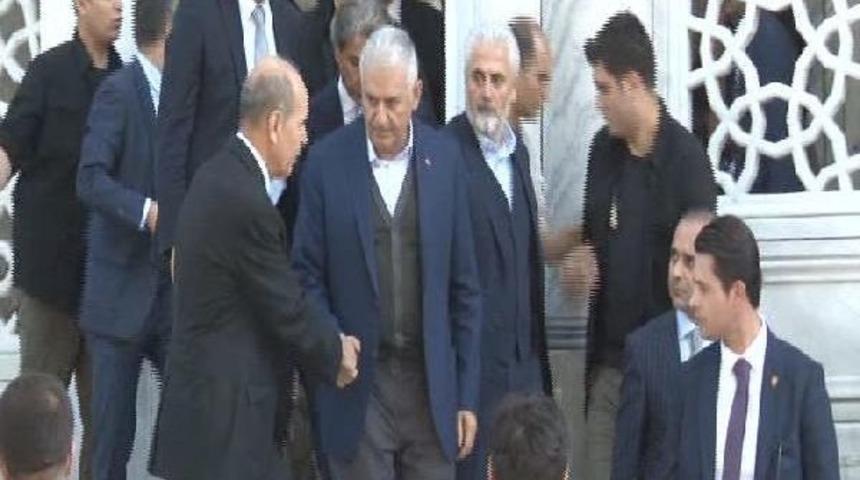 Başbakan Yıldırım Bayram Namazı Sonrası S&uuml;leymaniye'de Kahvaltı Yaptı