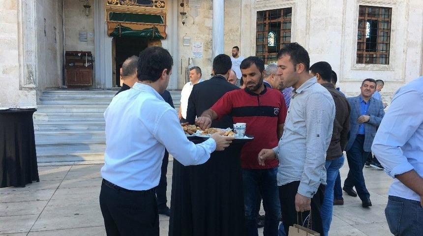 Zeytinburnunda Bayramlaşma Geleneği Devam Ediyor