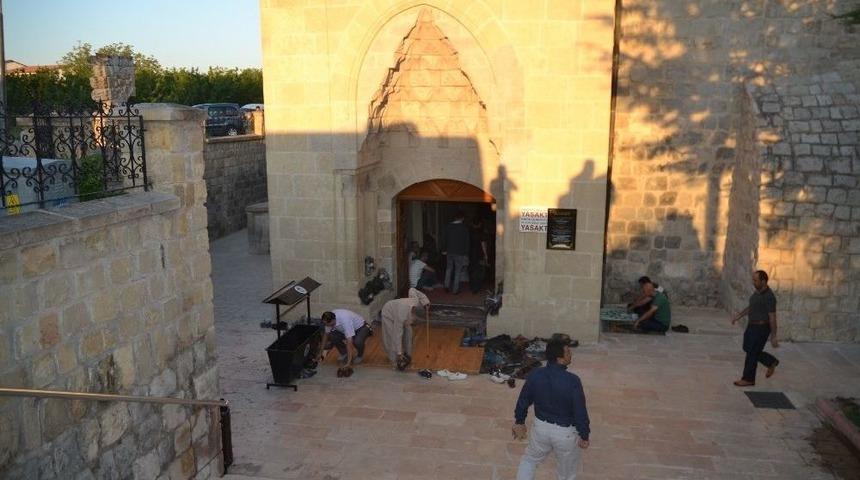 Malatya&rsquo;da Bayram Namazında Camiler Doldu Taştı