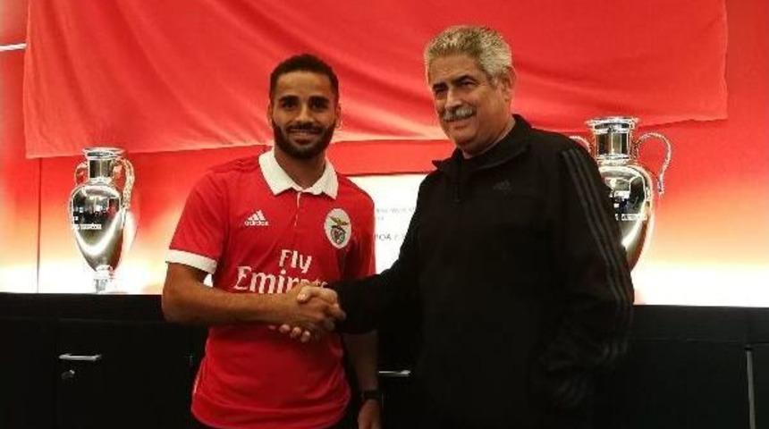 Bursaspor'un Kiralamak Istediği Douglas Benfica'ya Gitti