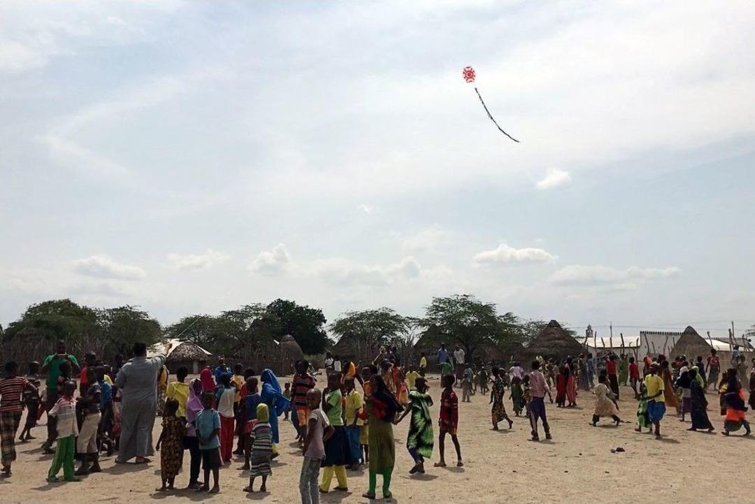 Kenyalı &Ccedil;ocuklar İlk Kez U&ccedil;urtmayla Tanıştı