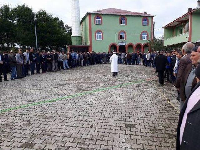 Geleneksel Cami Çıkışı Bayramlaşması Kamerada