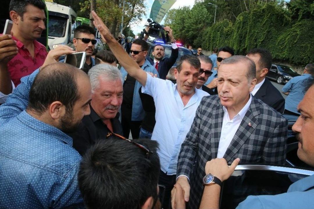 Cumhurbaşkanı Erdoğan, Emniyet Mensuplarıyla Bayramlaştı