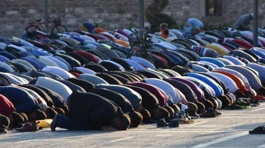 Davutoğlu: Arakan I&ccedil;in Herkesin Ayağa Kalkması Lazım