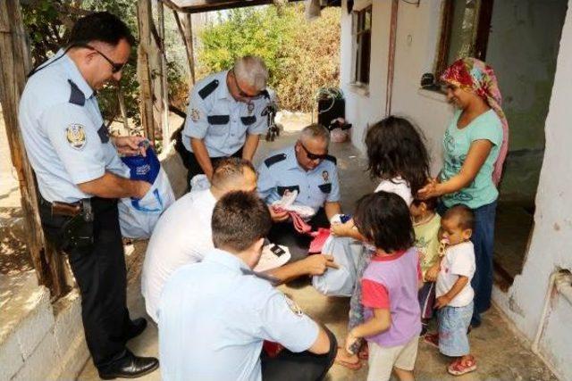 4 Kardeşe Ilk Bayramlıklarını Polis Aldı