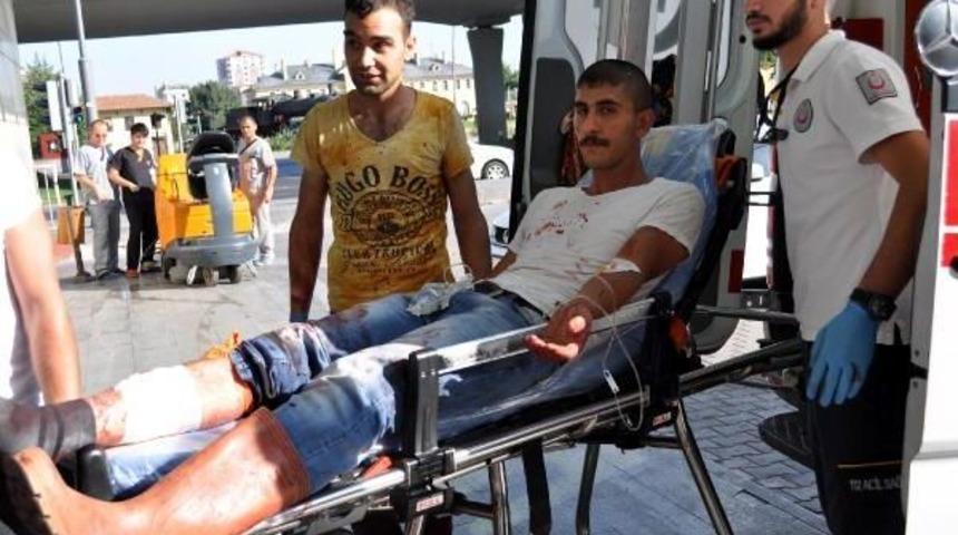 Kayseri'de Acemi Kasaplar, Kendilerini Yaraladı