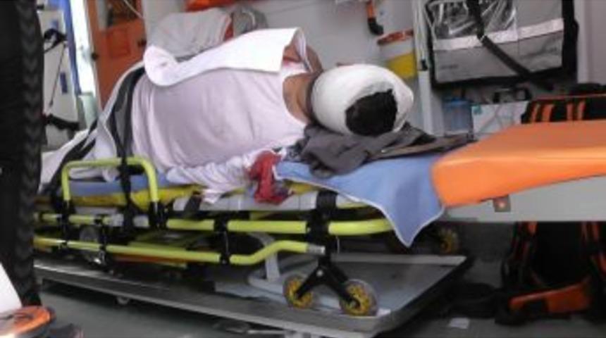 Kulu&rsquo;da Motosikletle Minib&uuml;s &Ccedil;arpıştı: 2 Yaralı