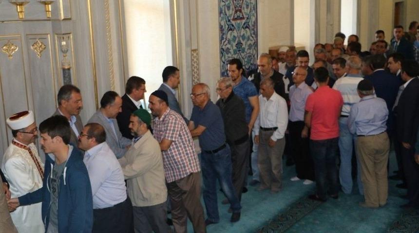Kırıkkaleliler Nur Cami&rsquo;de Bayramlaştı