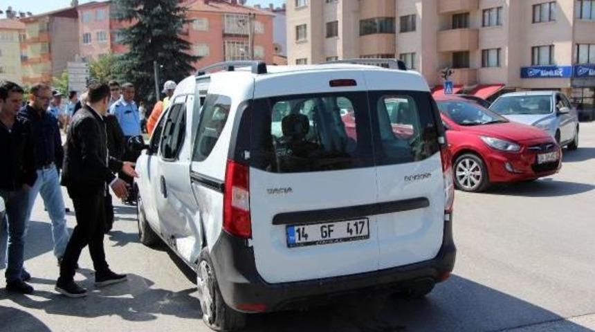 Mezarlık Ziyaretine Giden Aile Kaza Yaptı: 7 Yaralı