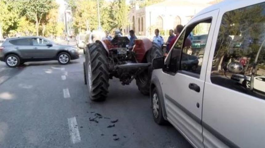 &lsquo;Dur&rsquo; Ihtarına Uymayınca Polis Ayağından Vurdu