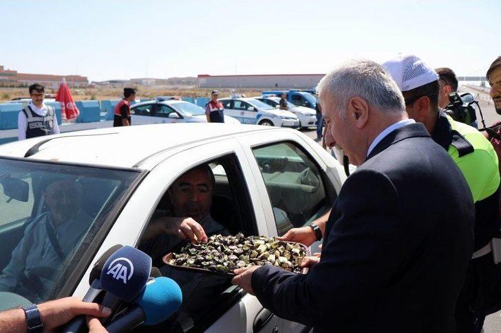 Vali Kamçı, Uygulama Noktasındaki Polis Ve Jandarmayı Ziyaret Etti, Trafik Denetimi Yaptı G3