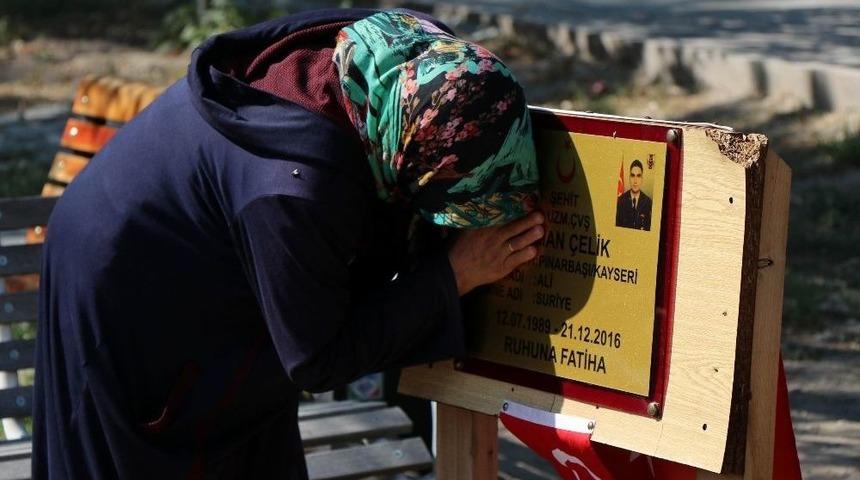 Kartal Şehitliği&rsquo;nde H&uuml;z&uuml;nl&uuml; Bayram