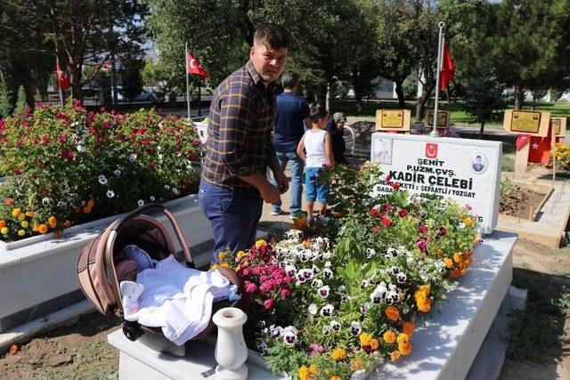 Kartal Şehitliği’nde Hüzünlü Bayram