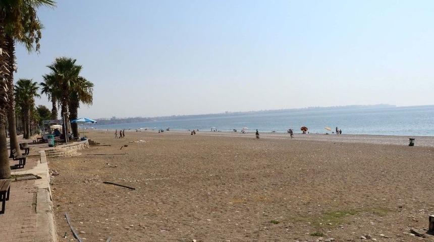 Antalya Sahillerinde İlk G&uuml;n Sessizliği