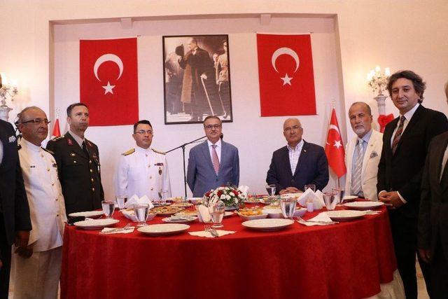 Vali Su, Kamu G&ouml;revlileri Ve Vatandaşlarla Bayramlaştı 2