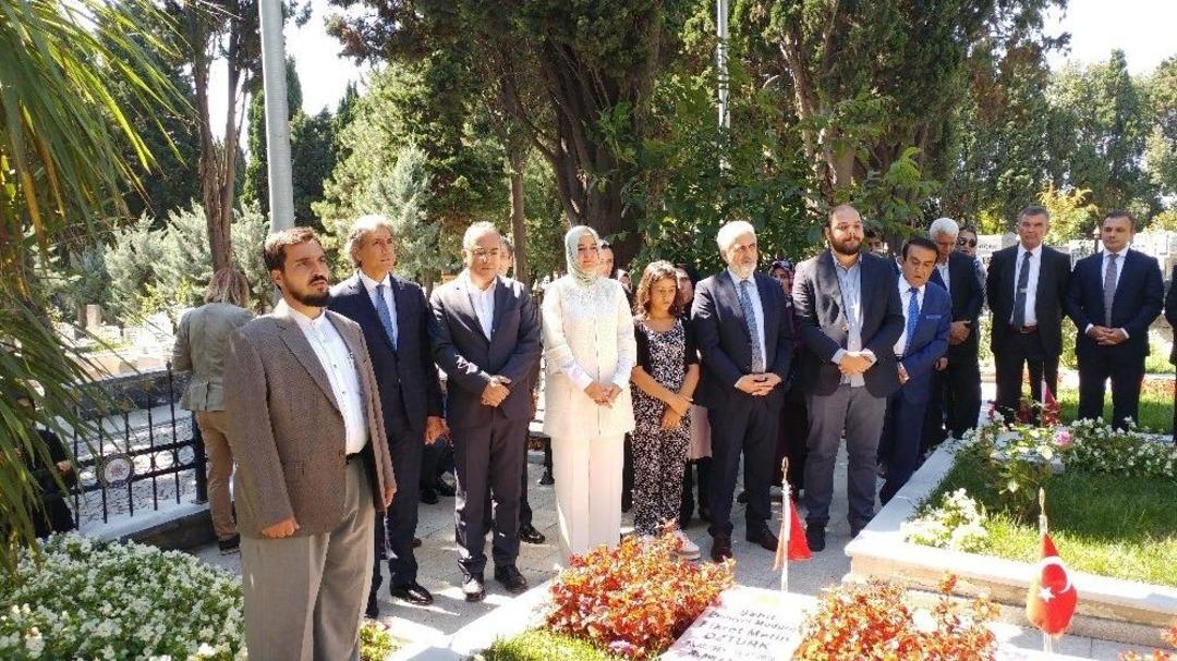 Bakan Kaya, Şehitlikleri Ziyaret Etti