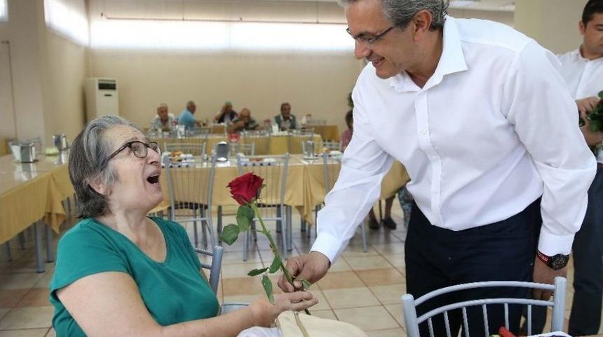 Akpınar, Huzurevini Ziyaret Etti