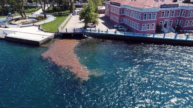 Kana Bulanan İstanbul Boğazı Havadan Görüntülendi