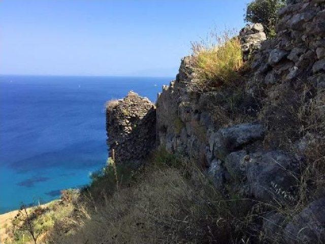 Bodrum da Dağda Mahsur Kalan 3 Kişiyi Akut Ekibi Kurtardı 3