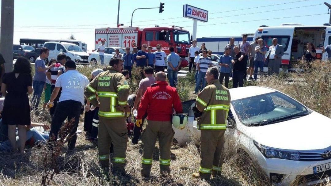 Bayram Trafiği Kana Bulandı: 1 &Ouml;l&uuml;, 4 Yaralı