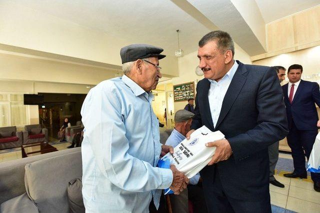 Başkan G&uuml;rkan&rsquo;dan Huzurevine Bayram Ziyareti 2