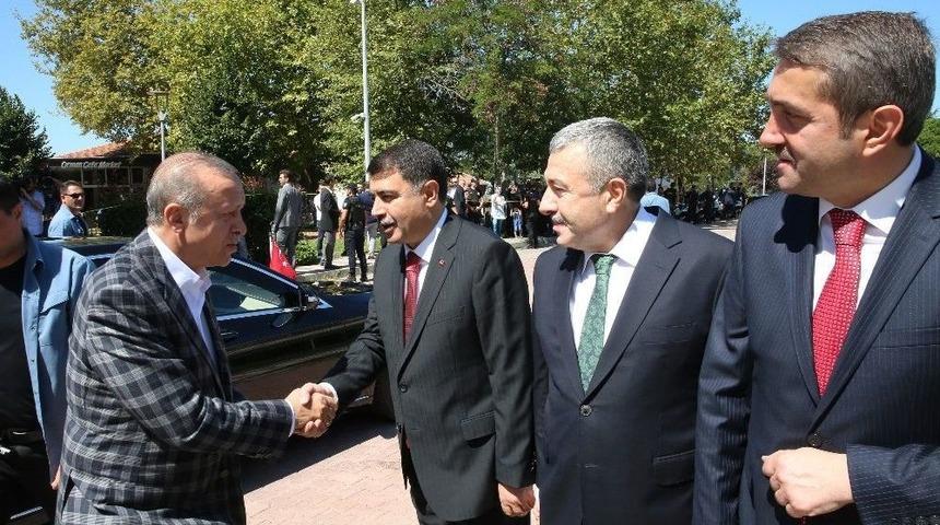 Cumhurbaşkanı Recep Tayyip Erdoğan Cuma Namazını Orman B&ouml;lge M&uuml;d&uuml;rl&uuml;ğ&uuml; Camii&rsquo;nde Kıldı