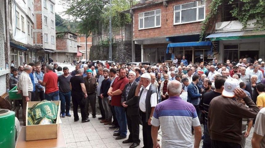 Trabzon&rsquo;daki Kazada Hayatını Kaybeden 2 Kişi Artvin&rsquo;de Toprağa Verildi