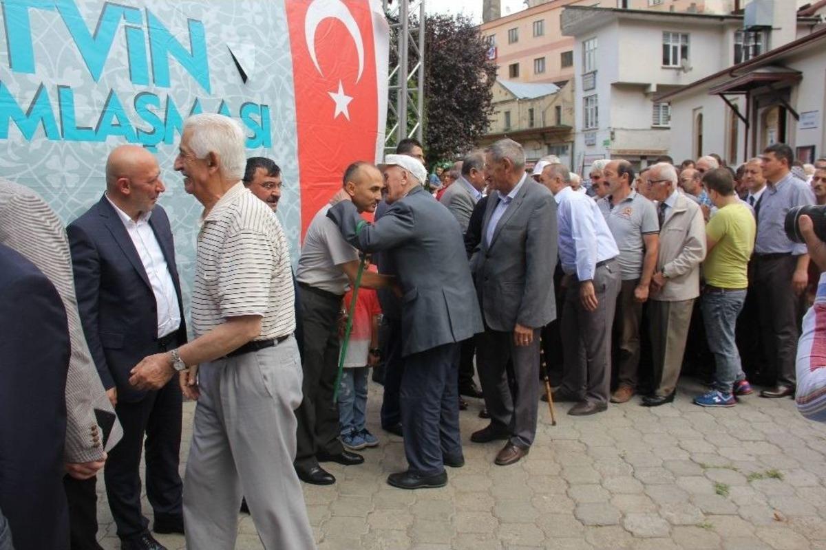 Artvinliler Geleneksel Bayramlaşmasını Ger&ccedil;ekleştirdi