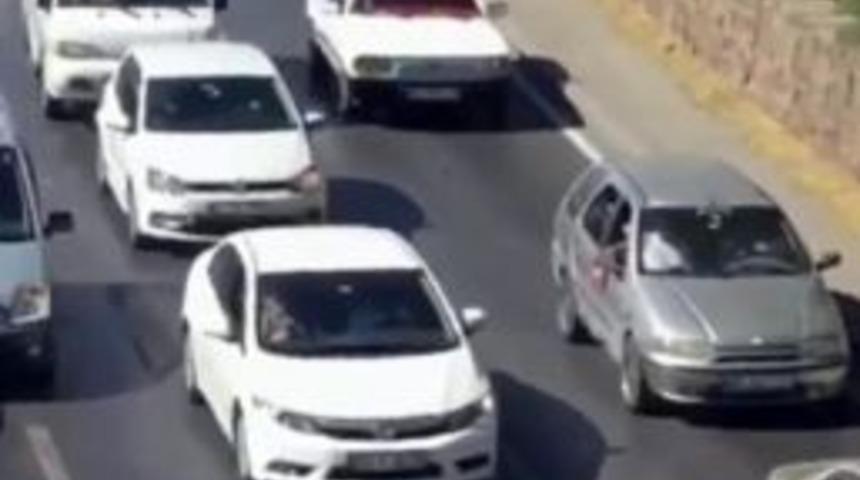 Trafiğe Dalarak Ka&ccedil;an Kurbanlığını Kovaladı