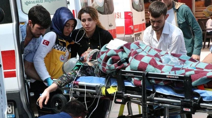 Otomobil Dereye D&uuml;şt&uuml;, Kadın S&uuml;r&uuml;c&uuml; Boğulmaktan Son Anda Kurtuldu