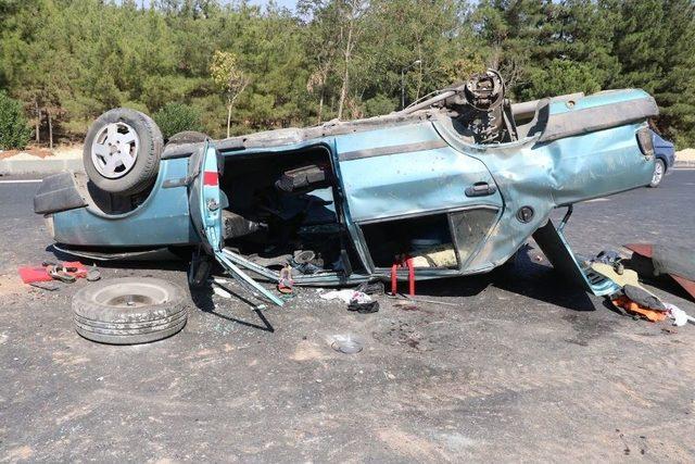 Takla Atan Otomobildeki 3 Kişi Ağır Yaralandı 1