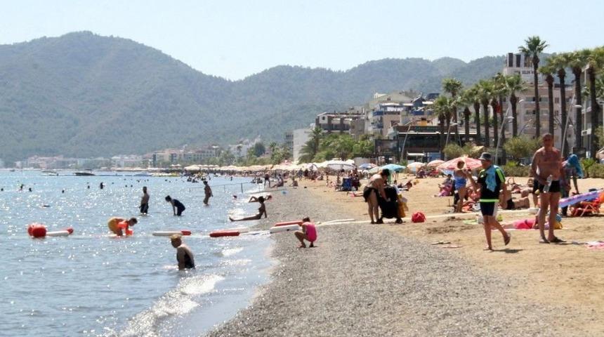 Marmaris&rsquo;te Sahillerde Bayram Hareketliliği Yaşanıyor