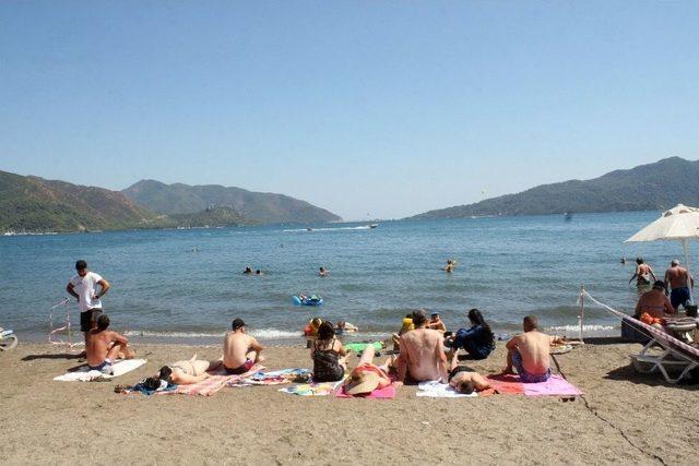 Marmaris&rsquo;te Sahillerde Bayram Hareketliliği Yaşanıyor 2
