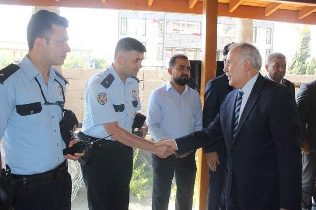 Vali Ata, Polis Ve Askerle Bayramlaştı 1