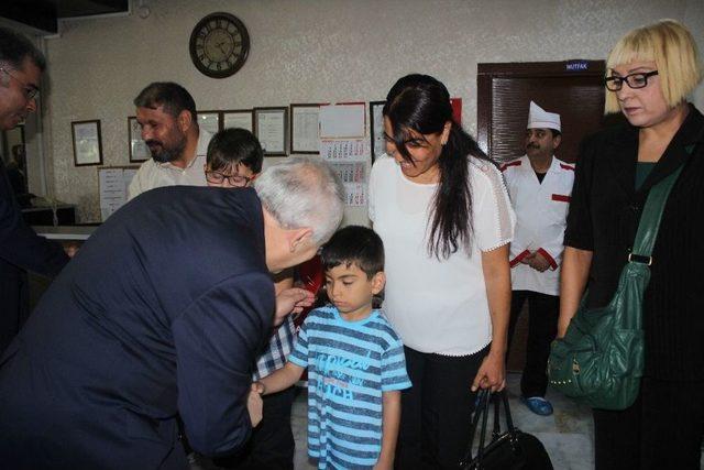 Vali Ata, Polis Ve Askerle Bayramlaştı 3