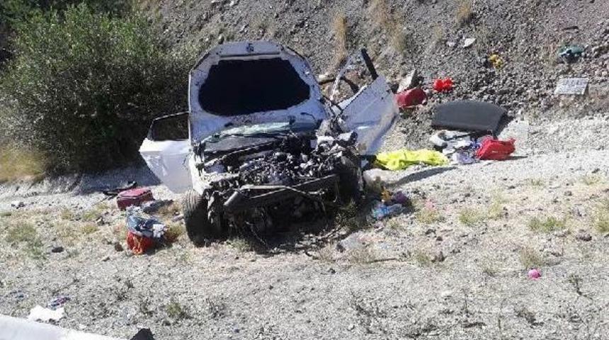 Tem'de Kaza: 1 &Ouml;l&uuml; 2 Yaralı