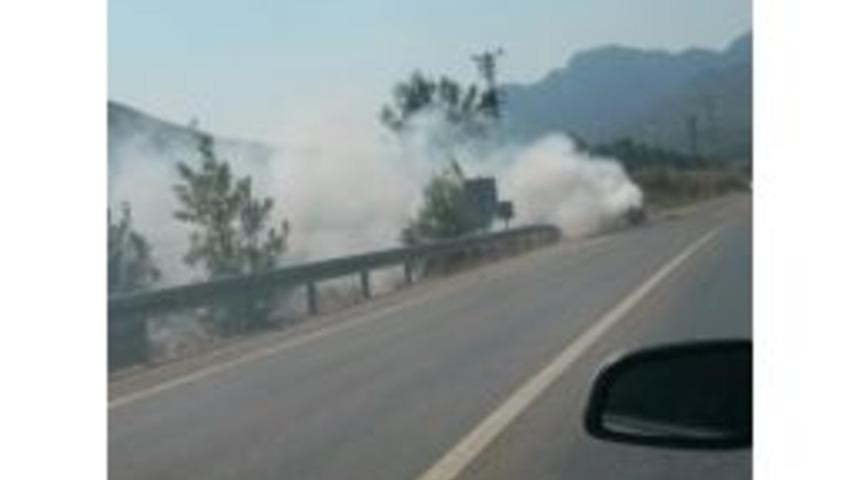 Kozan&rsquo;da Hareket Halindeki Otomobil Yandı