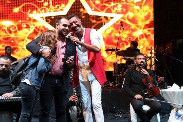 Hakan Altun Konserinde Sürpriz Evilik Teklifi