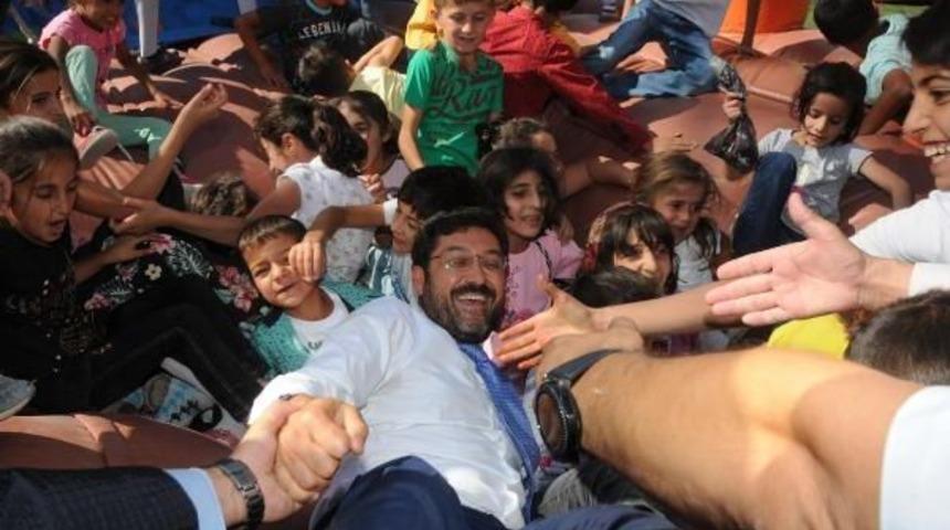 Beşiktaş Belediyesi Hakkarili &Ccedil;ocuklara &Ccedil;ifte Bayram Yaşattı